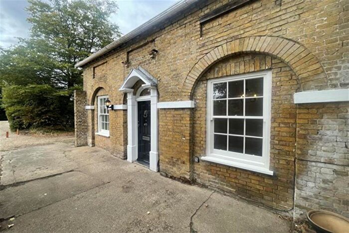 2 Bedroom End Of Terrace House To Rent In Vicarage Lane, Chigwell, IG7