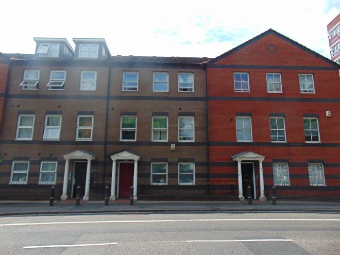 3 Bedroom Flat To Rent In New Road, Southampton, SO14