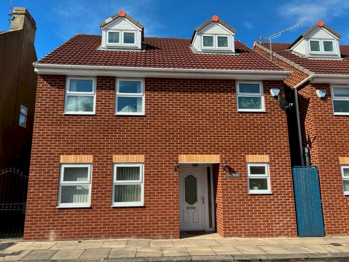 4 Bedroom Detached House To Rent In Newlands Avenue, Bishop Auckland, DL14