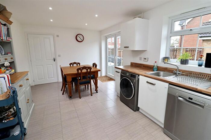 3 Bedroom End Of Terrace House For Sale In Beech Close, Market Weighton, York, YO43