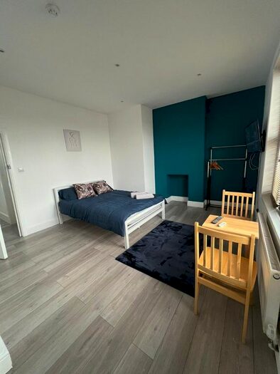 Studio To Rent In Friern Barnet Road, London, N11