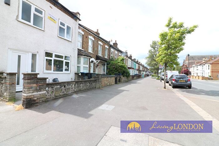 4 Bedroom End Of Terrace House To Rent In Bounces Road, London, N9