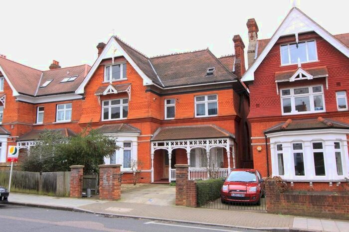3 Bedroom Flat To Rent In Gleneldon Road, London, SW16