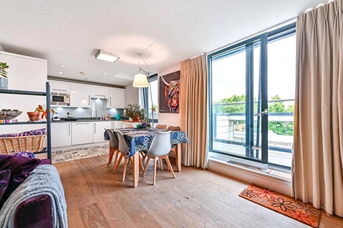 3 Bedroom Flat For Sale In KIlburn Park Road, Maida Vale, London, NW6