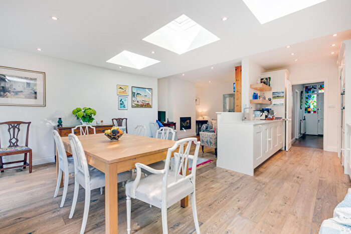 4 Bedroom Property To Rent In Blenkarne Road, SW11