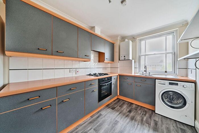 2 Bedroom Flat To Rent In Lewisham Way, London, SE4
