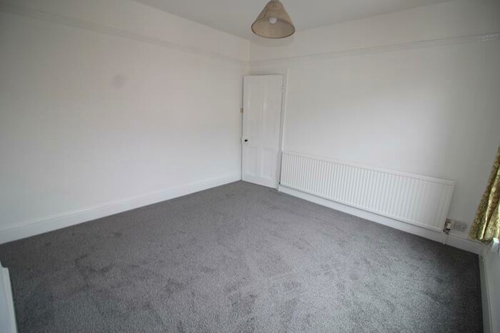 2 Bedroom Flat To Rent In Station Road, Rushden, NN10