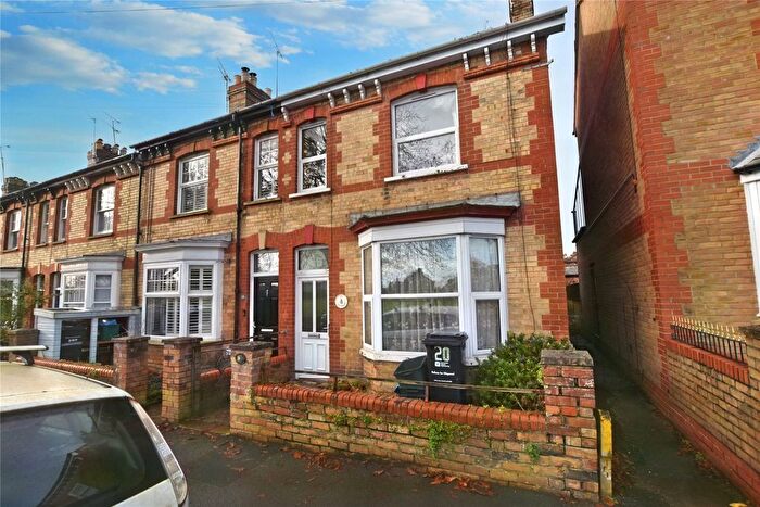 3 Bedroom End Terrace House For Sale In Leslie Avenue, Taunton, TA2