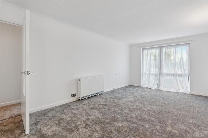 1 Bedroom Flat For Sale In Fishers Lane, London, W4