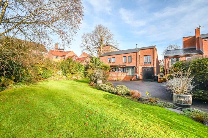 4 Bedroom Detached House For Sale In Great Western Close, Devizes, Wiltshire, SN10