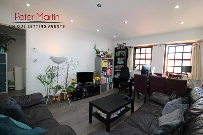 2 Bedroom Apartment To Rent In Hamlet Square, Cricklewood, NW2