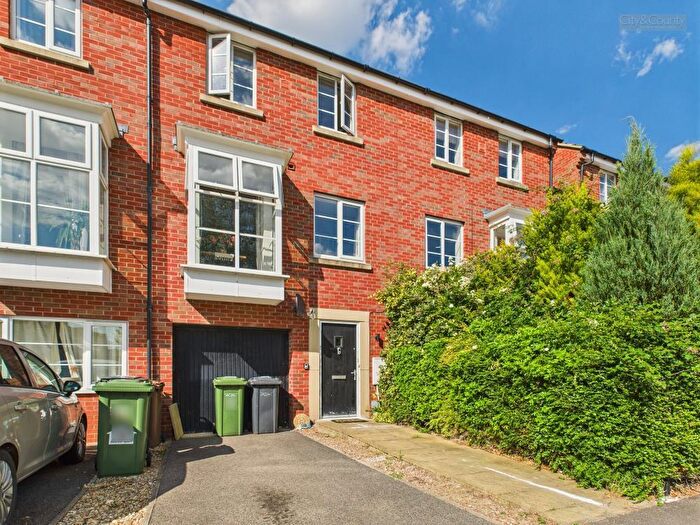 4 Bedroom Town House For Sale In Molyneux Square, Hampton Vale, Peterborough, PE7