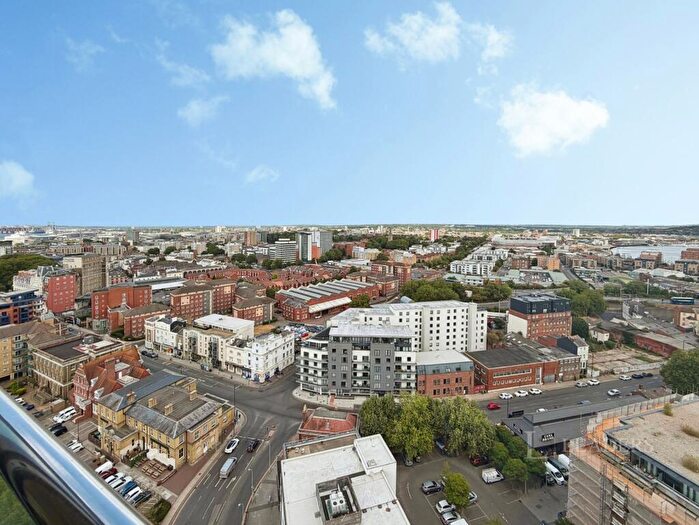 2 Bedroom Flat To Rent In Ocean Way, Southampton, Hampshire, SO14