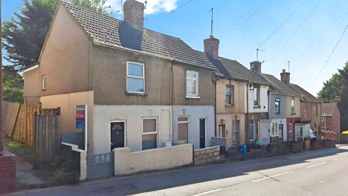 2 Bedroom Terraced House For Sale In Kingshill Road, Swindon, Wiltshire, SN1