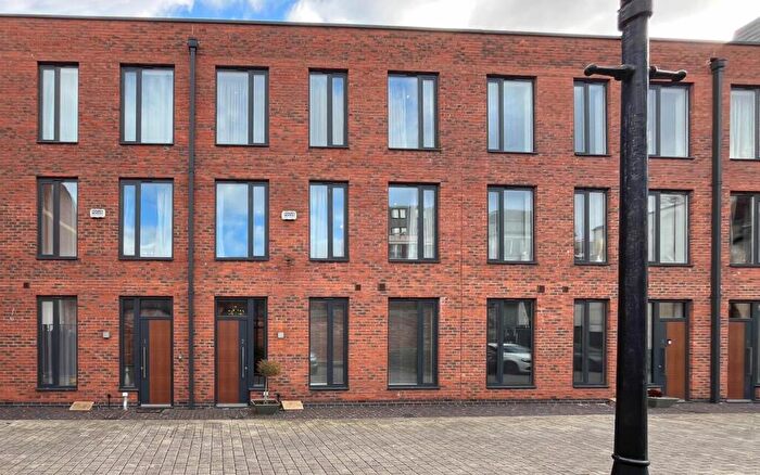 3 Bedroom Town House To Rent In St Paul's Court, St. Paul's Square, Birmingham, B3
