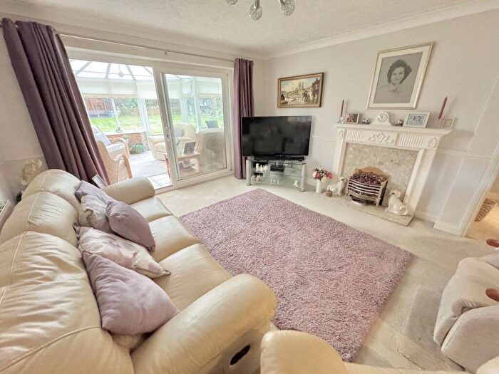 2 Bedroom Bungalow For Sale In Broadwater Avenue, Lilliput, Poole, BH14