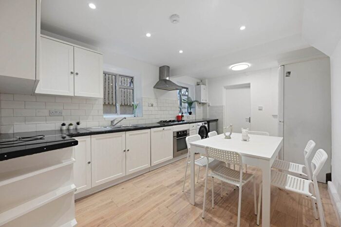 6 Bedroom Terraced House To Rent In Corrance Road, Clapham, SW2