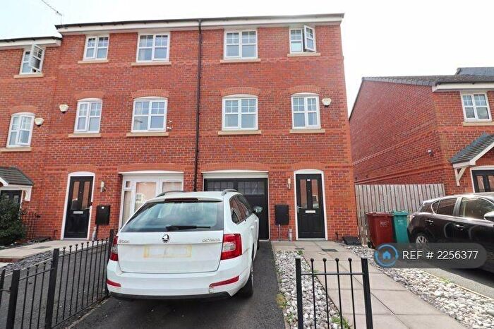 4 Bedroom Semi-Detached House To Rent In Celia Street, Manchester, M8