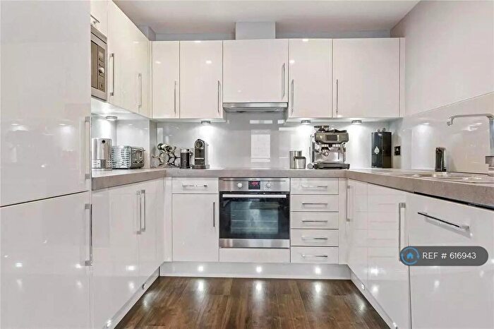 2 Bedroom Flat To Rent In Goswell Road, London, EC1V