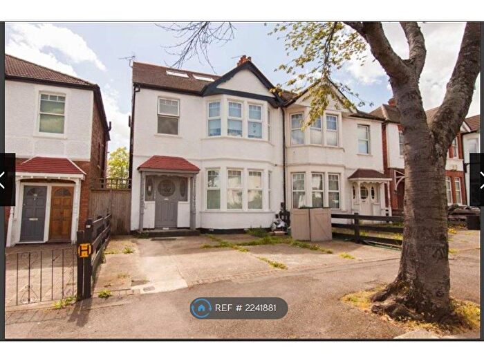 2 Bedroom Flat To Rent In Lynton Road, London, W3