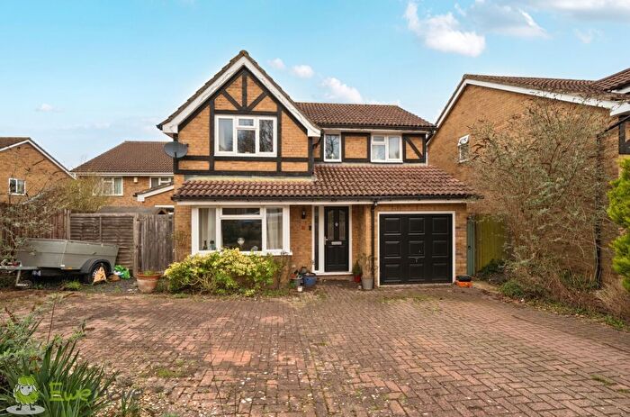 4 Bedroom Detached House For Sale In Hawkley Drive, Tadley, Hampshire, RG26