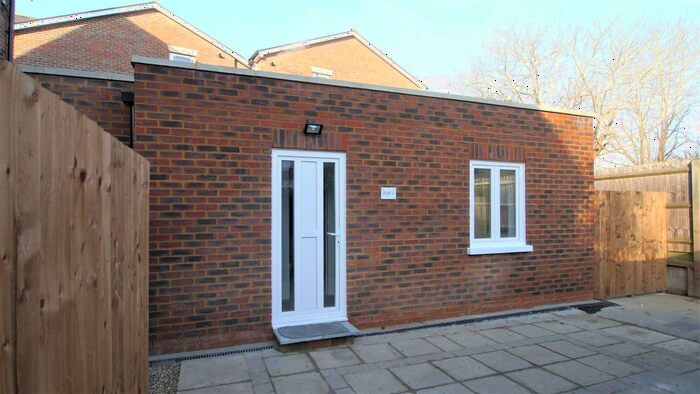 1 Bedroom Flat To Rent In Redlands Place, Brighton Road, Horsham, West Sussex, RH13