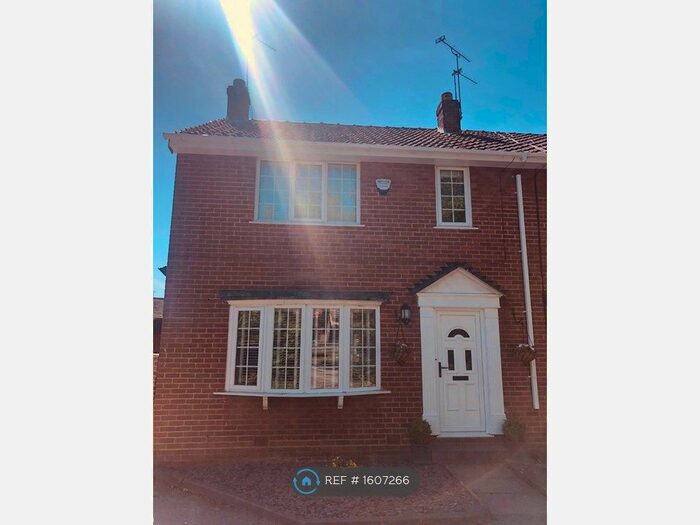 3 Bedroom End Of Terrace House To Rent In Parkland Terrace, Leeds, LS6