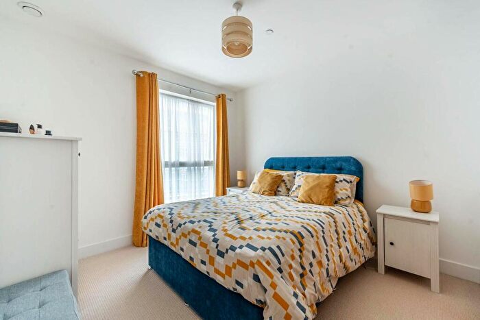 2 Bedroom Flat For Sale In Lyon Road, Harrow On The Hill, Harrow, HA1