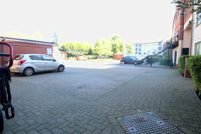 4 Bedroom Flat To Rent In Manor Gardens, London, N7