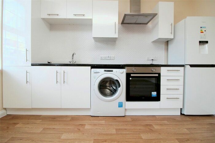 1 Bedroom Flat To Rent In South Street, Romford, Essex, RM1