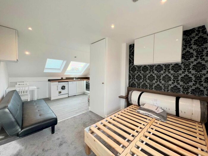 Studio To Rent In Arminger Road, Shepherds Bush, London, W12