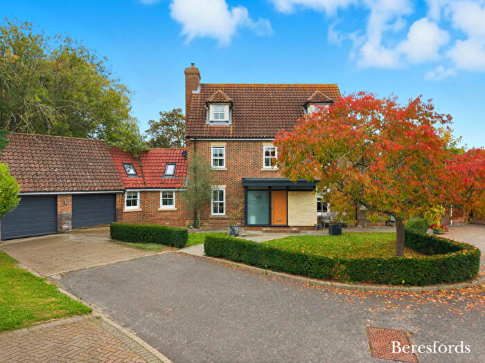 5 Bedroom Detached House For Sale In Cambridge Close, Stock, CM4