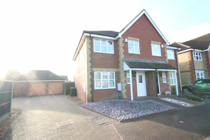 3 Bedroom Semi-Detached House To Rent In Falkland Close, Flitwick, MK45