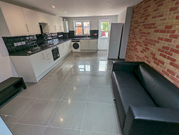 6 Bedroom Terraced House To Rent In De Beauvoir Road, Reading, Berkshire, RG1