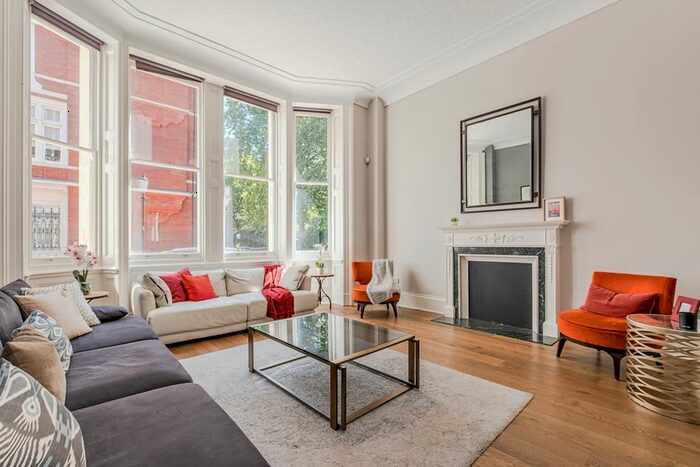 3 Bedroom Flat To Rent In Cadogan Square, London, SW1X