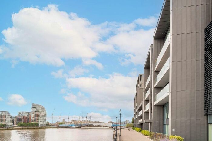 2 Bedroom Flat For Sale In Central Avenue, Fulham, London, SW6