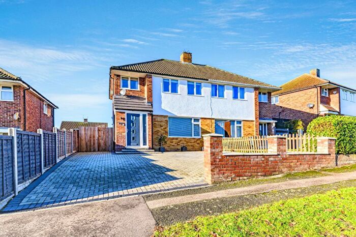 3 Bedroom Semi Detached House For Sale In Larkway, Bedford, MK41