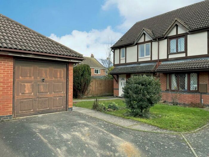 3 Bedroom Semi-Detached House To Rent In Shelley Close, Stamford, PE9