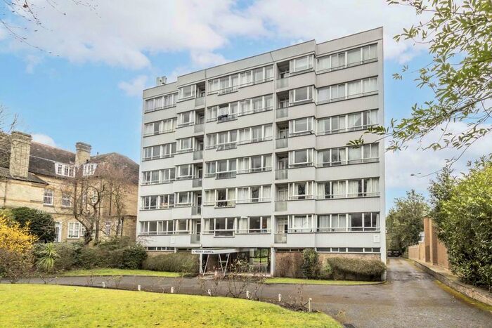 3 Bedroom Flat To Rent In Putney Hill, London, SW15