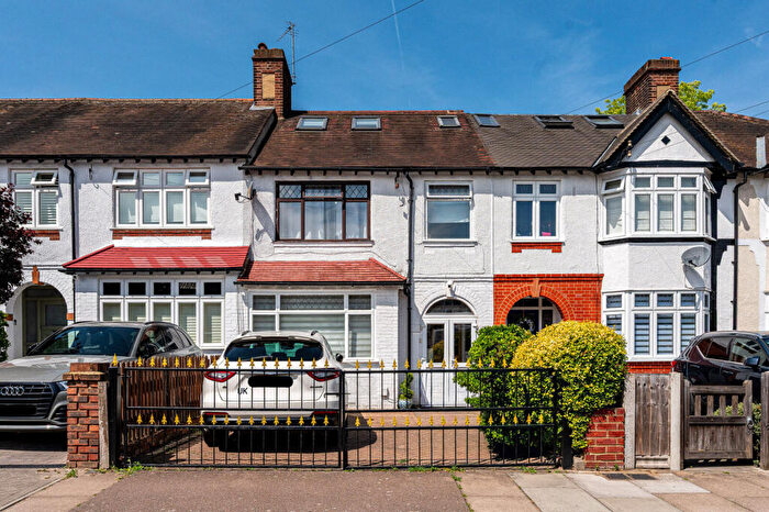 4 Bedroom House For Sale In Milborough Crescent, Hither Green, London, SE12