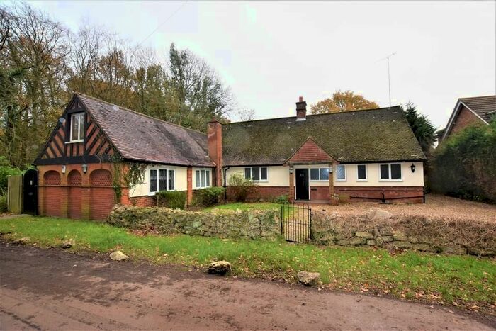 5 Bedroom Detached House To Rent In Bucknalls Lane, St Albans WD25