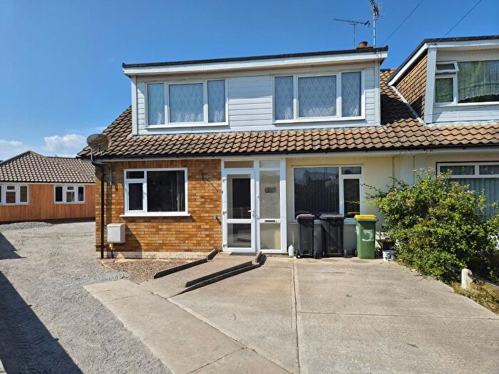 3 Bedroom Semi Detached House For Sale In Larkfield Close, Rochford, Essex, SS4