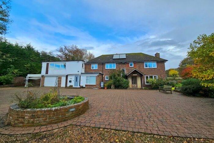 5 Bedroom Detached House To Rent In Leeds Road, Maidstone, ME17