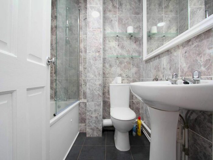 2 Bedroom Property To Rent In Cornwall Road, Barry, Vale Of Glamorgan, CF62