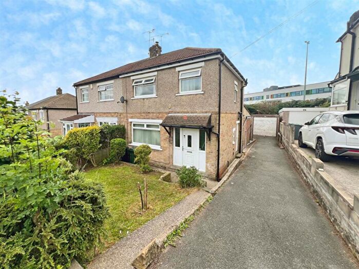 3 Bedroom Semi-Detached House For Sale In High House Road, Bradford, BD2