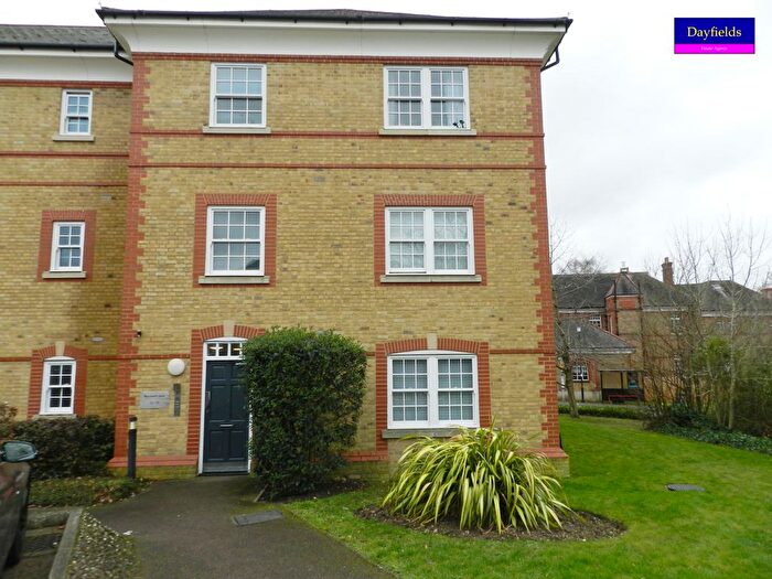 2 Bedroom Flat To Rent In Blackwell Close, London, N21