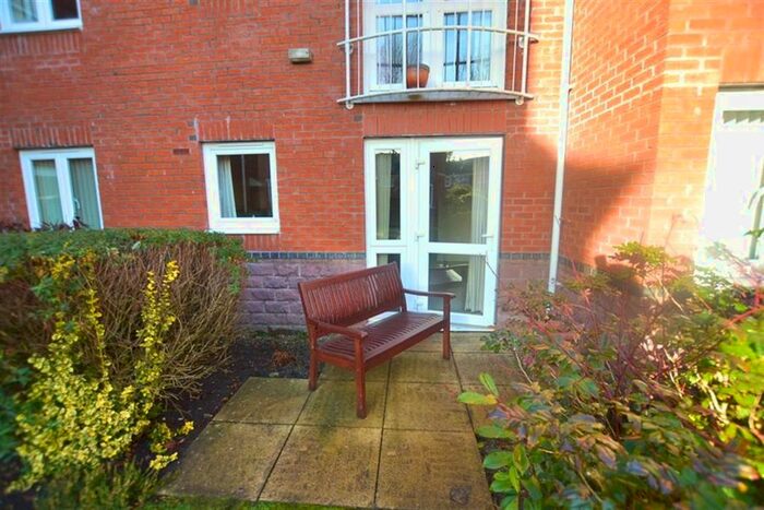 1 Bedroom Flat For Sale In Lovell Court, Parkway, Holmes Chapel, CW4