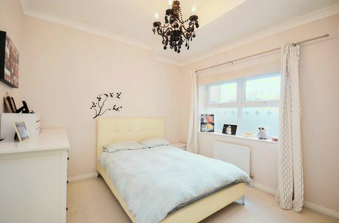 2 Bedroom Flat To Rent In Falcon Road, London, SW11