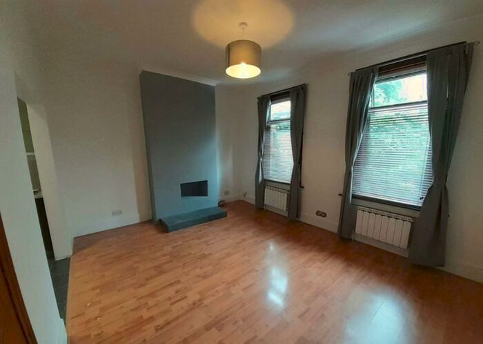2 Bedroom Flat To Rent In Stanley Road Ilford, IG1