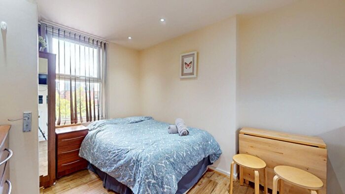 Studio To Rent In Ash Grove, London, NW2